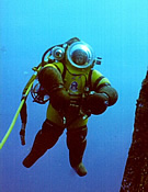 NAVY_Diver_ADS_Newt_Suit_Underwater.jpg